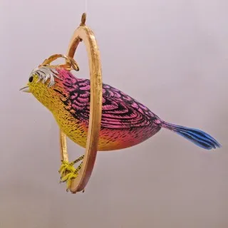 Looking forward to spring!🌻⁠
Beautiful birds perched on gold leafed hoops made for Fortnum & Mason previously. #fortnum&mason #besokeprops #giantbird #birdart #birdtheme #birdinstallation #props #goldleaf #3dillustration #visimp #visualimpact ⁠
www.visual-impact.co.uk