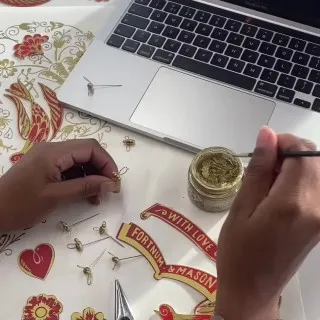 We've been busy bees working with @fortnums for Valentine's day!⁠
#visimp #visualimpact #vm #display #valentine #heart #love⁠
#fortnums #bee #bespoke #gold
