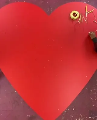Preparing for Valentines Day. Adding gold metal details to our giant heart. ♥️⁠
#visimp #visualimpact #vm #display #valentine #heart #love⁠
#fortnum&mason #bespoke #props